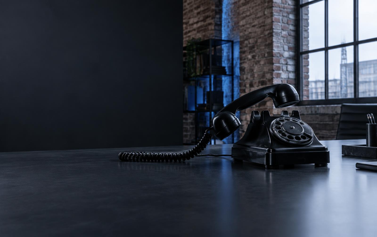 Klassisches Telefon in einem modernen Industrie-Loft